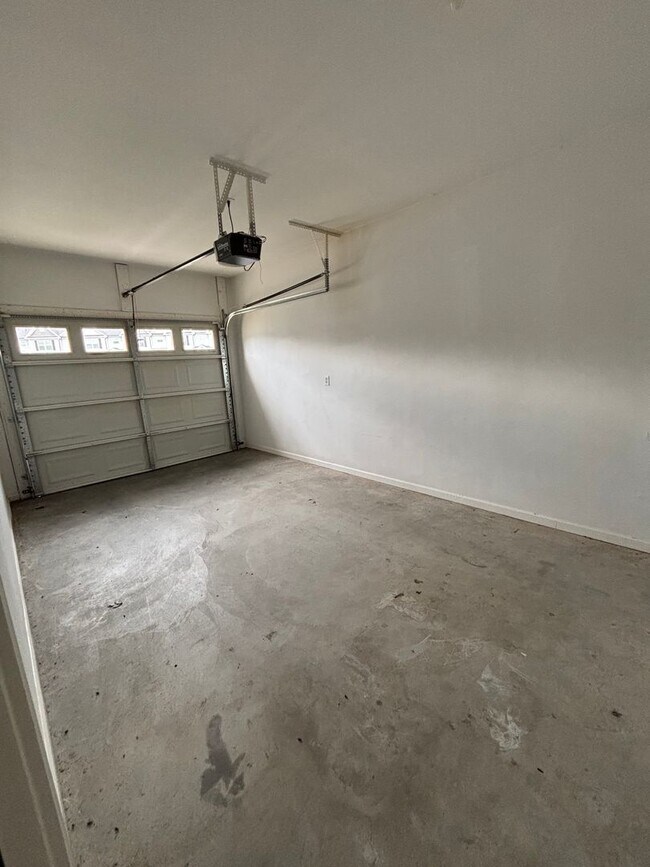 Building Photo - 402 Beaumont Cir