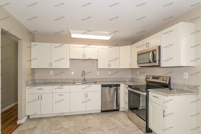 Building Photo - 7335 Landi Ct