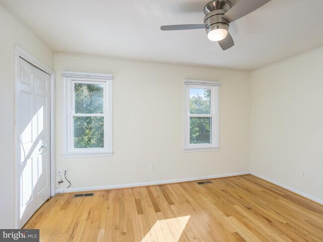 Building Photo - 1128 N Taylor St