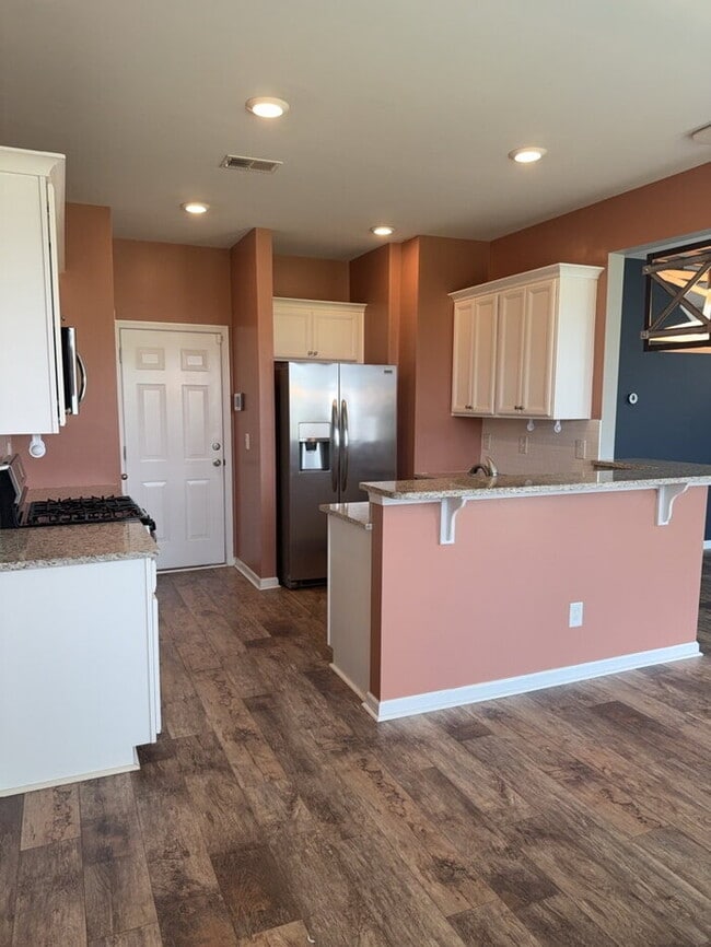 Building Photo - 838 Redbud Ln