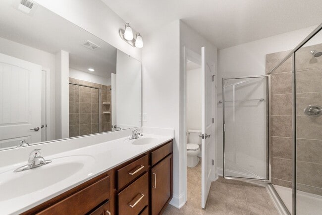 Building Photo - Beautiful 3 bedroom, 2.5 bath townhome in Shephard's Square!