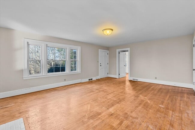 Building Photo - 807 Shamrock Rd