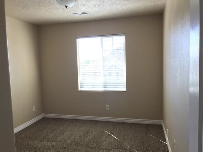 Building Photo - 1212 W 50 N