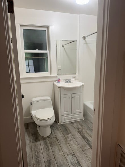 Building Photo - 2141 Forest View Ave