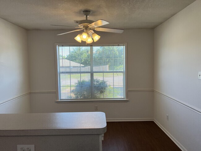 Building Photo - 1751 Rock Hollow Loop