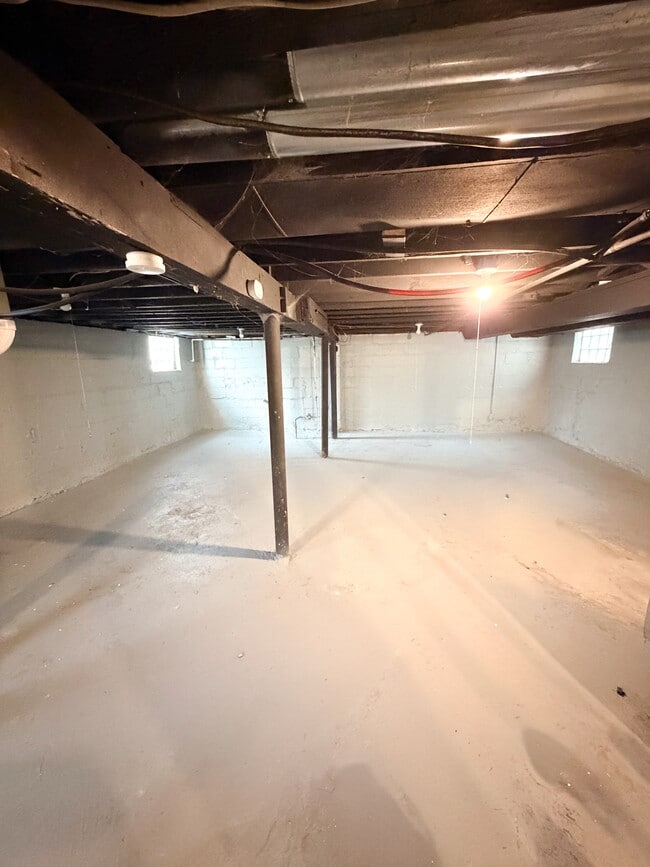 Building Photo - 18919 Riverview St