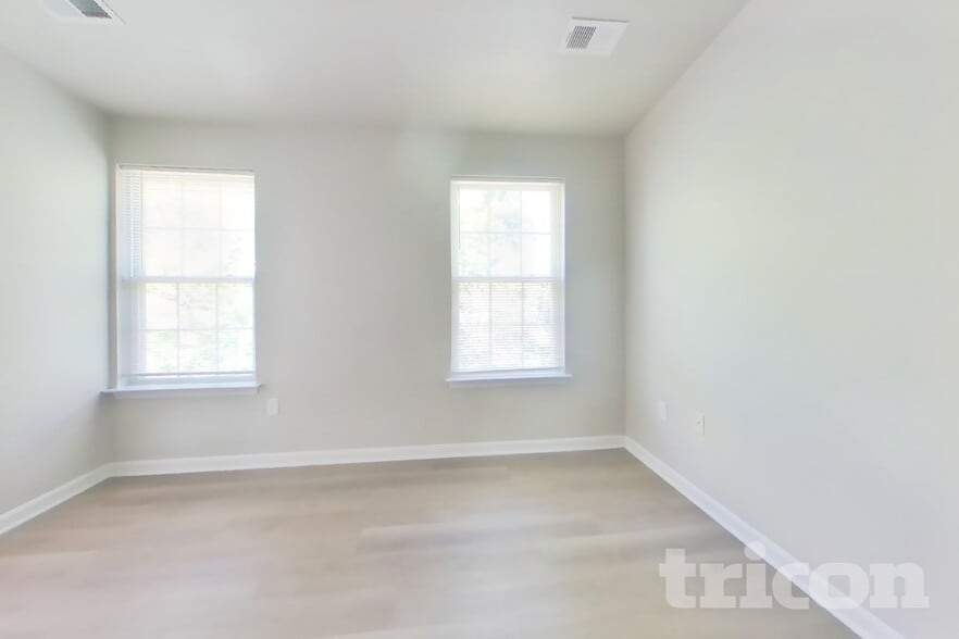 Building Photo - 10022 Juniper Dr