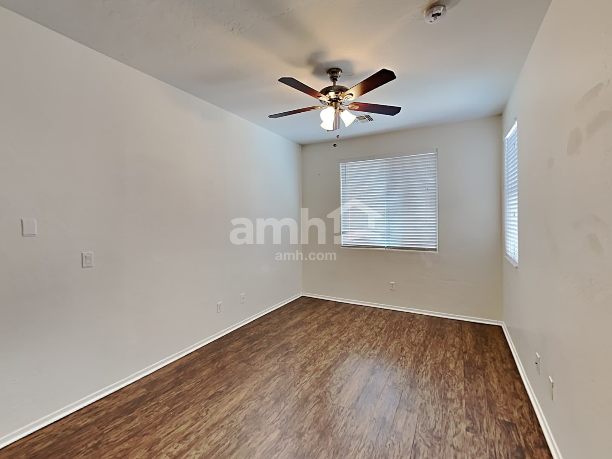 Building Photo - 10131 E Isleta Ave