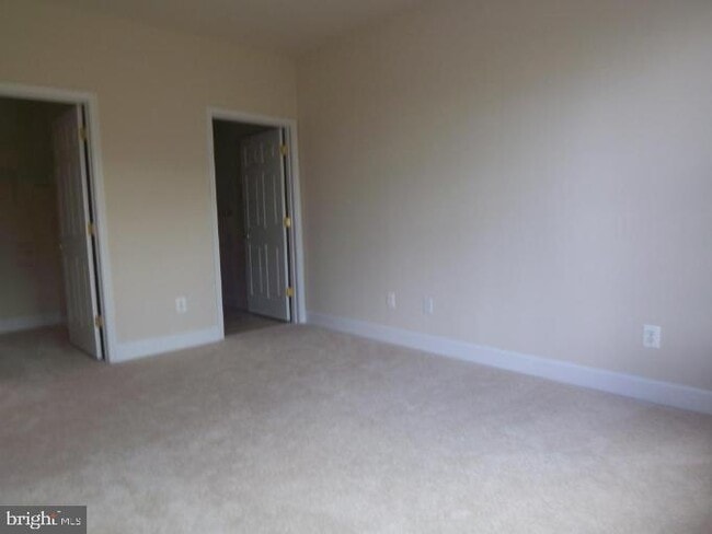 Building Photo - 7065 Heritage Hunt Dr