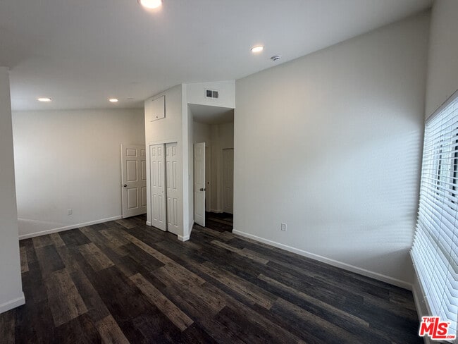 Building Photo - 1127 Glenville Dr