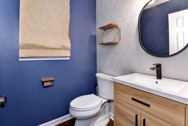 Building Photo - Beautifully Renovated Running Man Gem - Co...