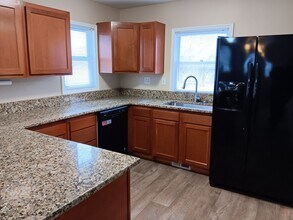 Building Photo - 3 Bedroom Home with Detached Garage