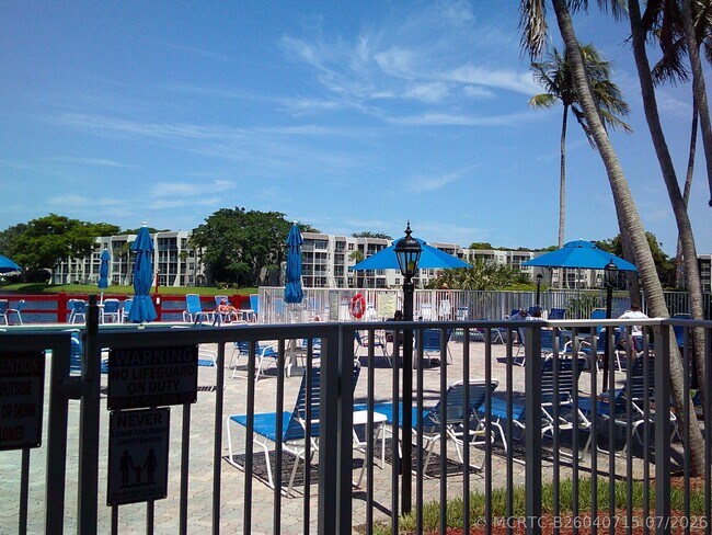 Building Photo - 9420 Poinciana Pl