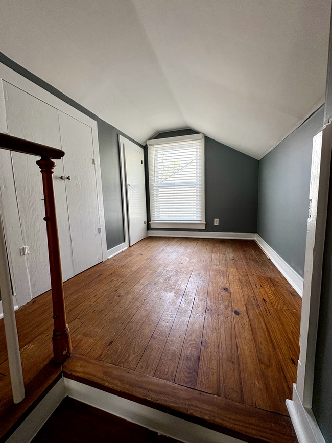 Building Photo - 2 Bedroom Pet Friendly Home For Rent in Hopkinsville!