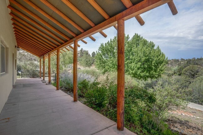 Building Photo - Just reduced! 2 Bedroom plus Office in Mai...