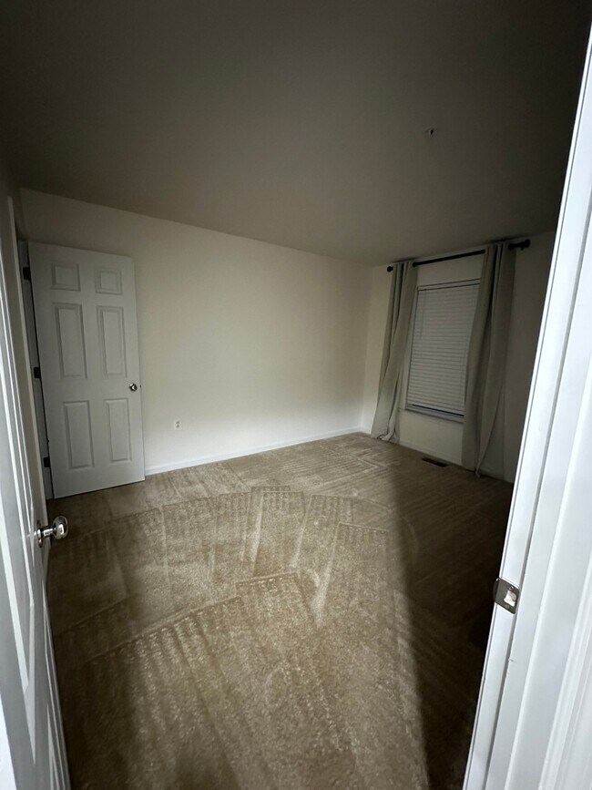 Building Photo - 135 Intrepid Ln