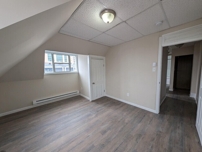 Building Photo - 16 N Iowa Ave