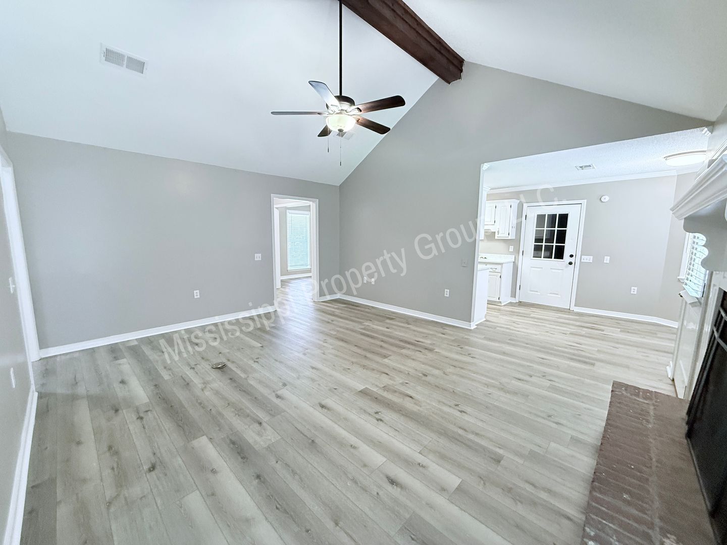 Building Photo - 2112 Harris Dr