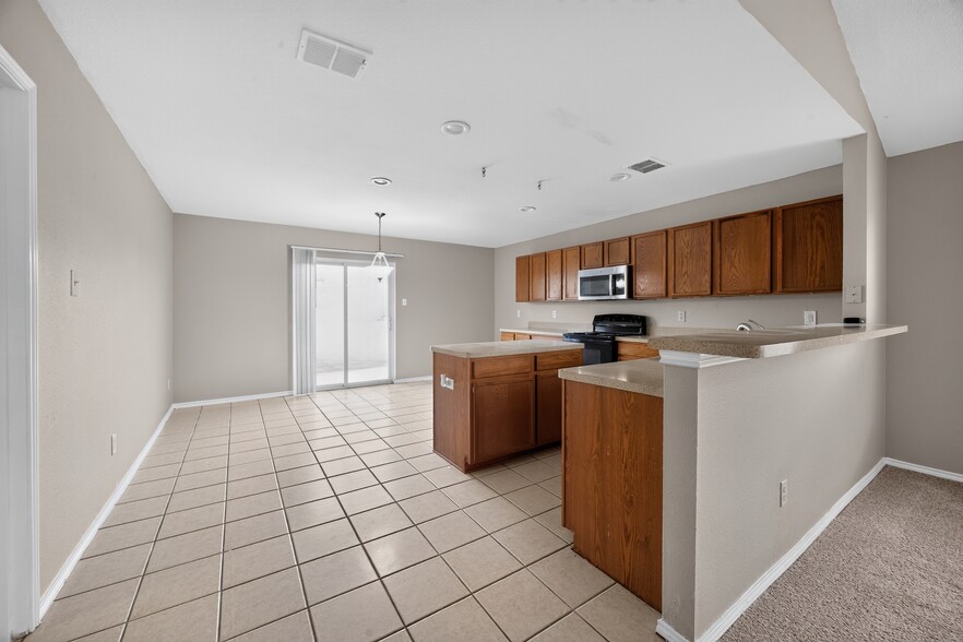 Building Photo - 1432 Oak Hollow Ln