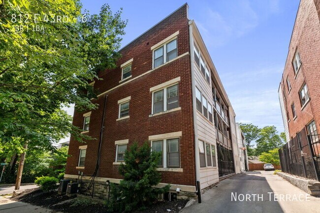 Building Photo - 812 E 43rd-6