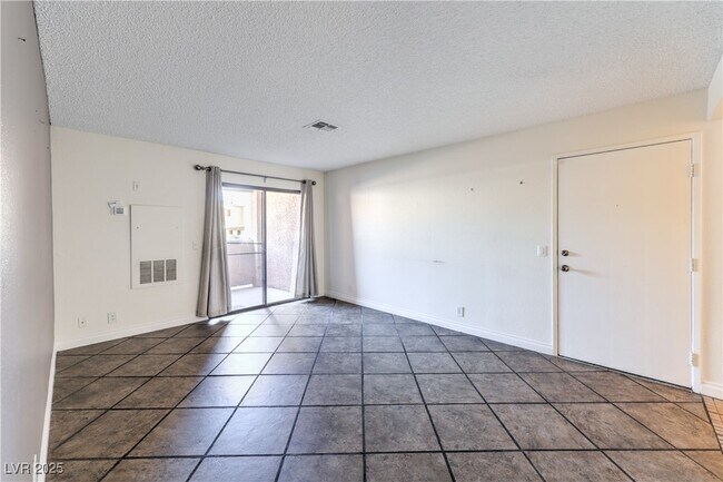 Building Photo - 3151 N Soaring Gulls Dr