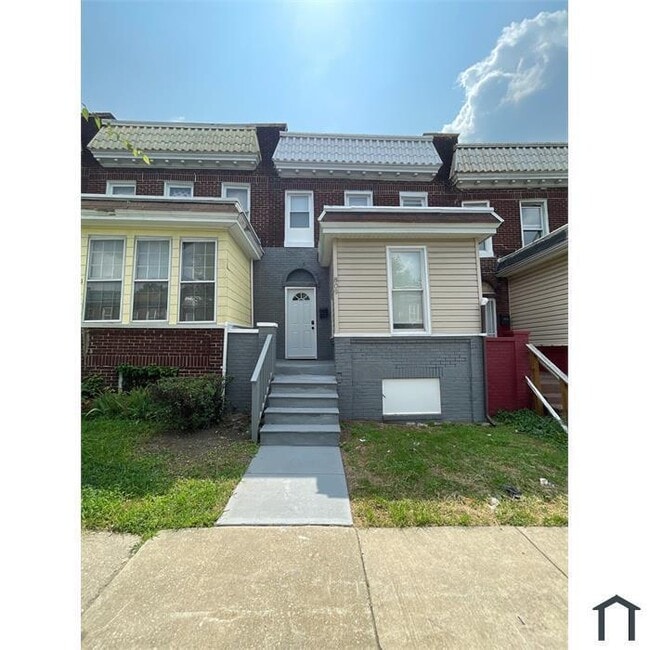 Building Photo - 3 Bedroom Completely rehabbed