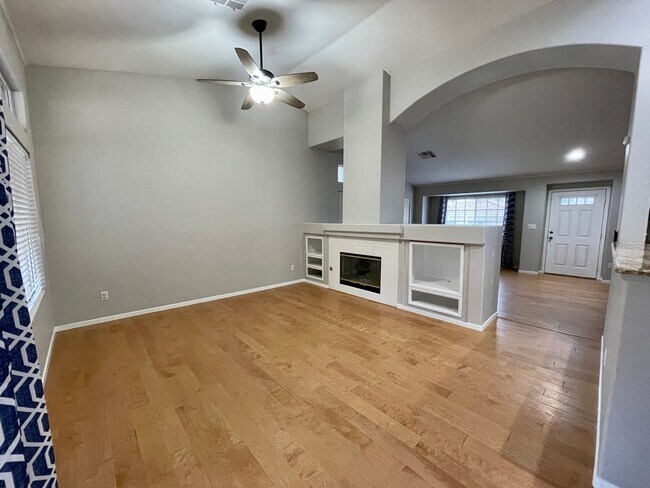 Building Photo - Single Story, Three Car Garage, Three Bedr...