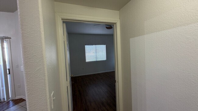 Building Photo - 855 N Stephanie St