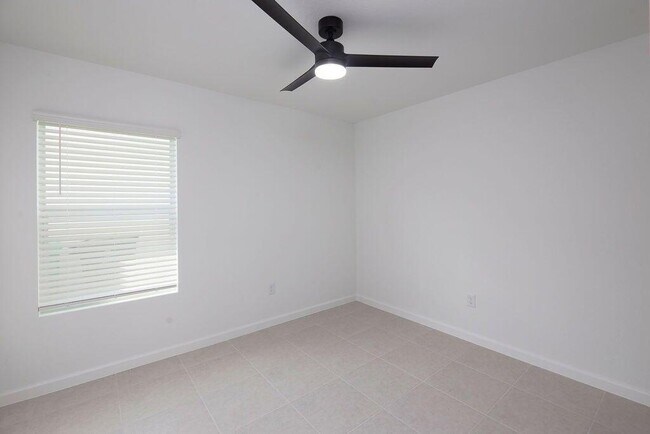 Building Photo - 11146 NW Fernbrook Dr