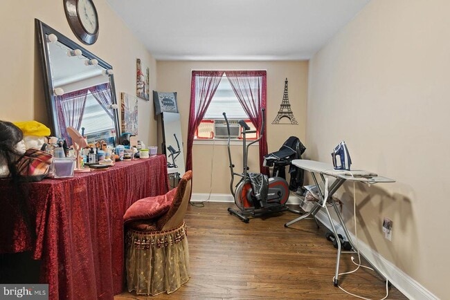 Building Photo - 2874 Tolbut St