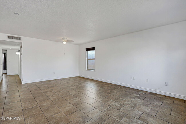 Building Photo - 287 Sunset Hills Dr