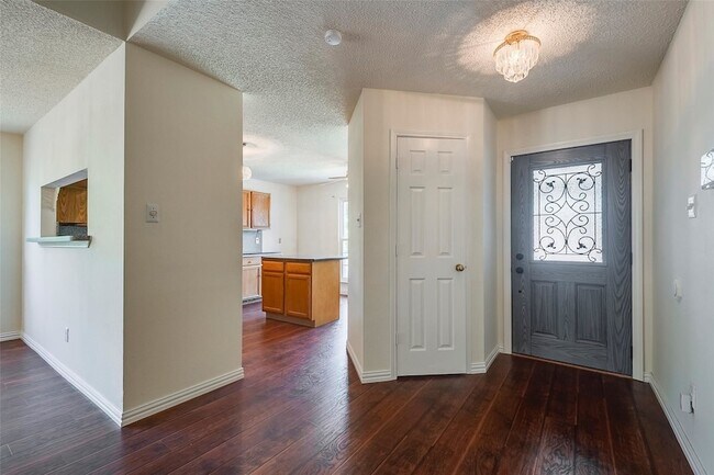 Building Photo - 6304 Brookcrest Dr