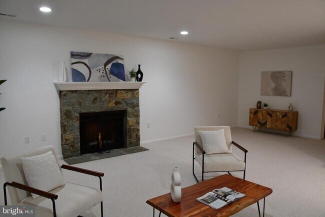 Building Photo - 5127 Cathedral Ave NW