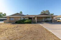 Building Photo - 704 E La Jolla Dr