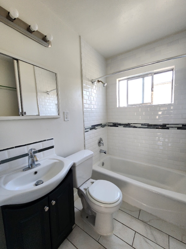 Building Photo - 18546 Clark St