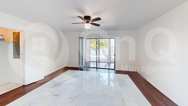 Building Photo - 3612 Lakeside Dr
