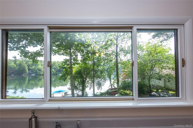 Building Photo - 24 Crescent Dr