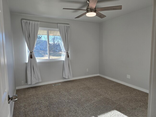 Building Photo - 2415 S Xanadu Way