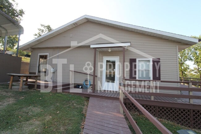 Primary Photo - Charming 2 Bedroom Home - Minutes from the...