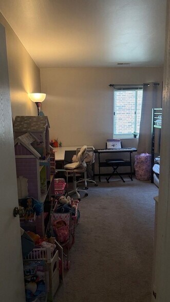 Building Photo - 650 Perrie Dr