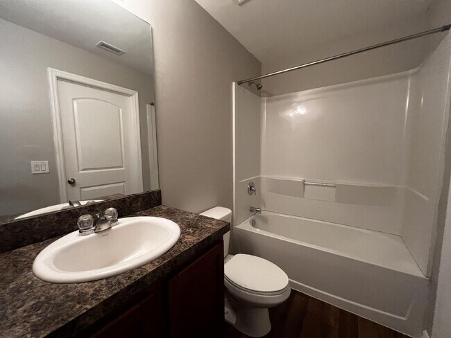 Building Photo - The Secret? Space. The Gift? $500 Off! APP...