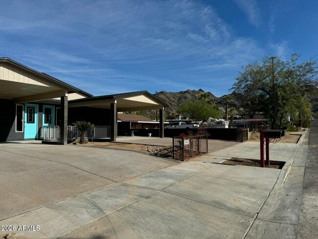 Building Photo - 1406 E Cinnabar Ave