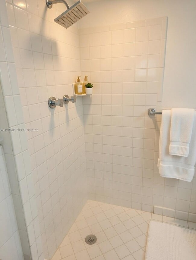 Building Photo - 146 NE 1st Ave