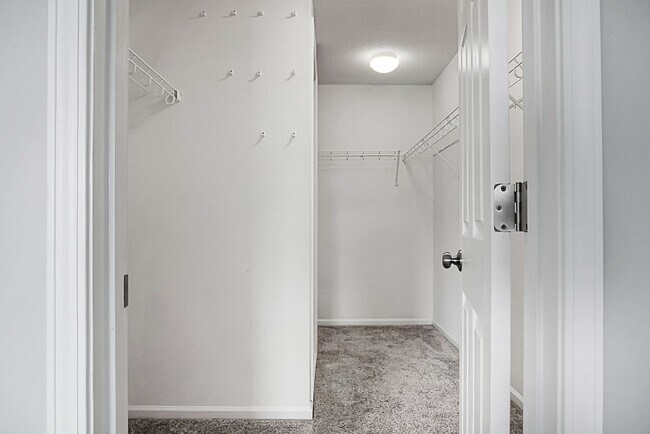 Building Photo - MOVE IN SPECIAL - 50% off First Month's Re...