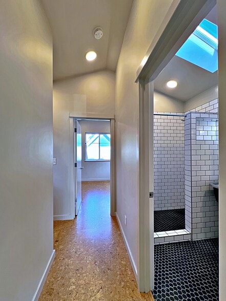 Building Photo - 417 SE 19th Ave