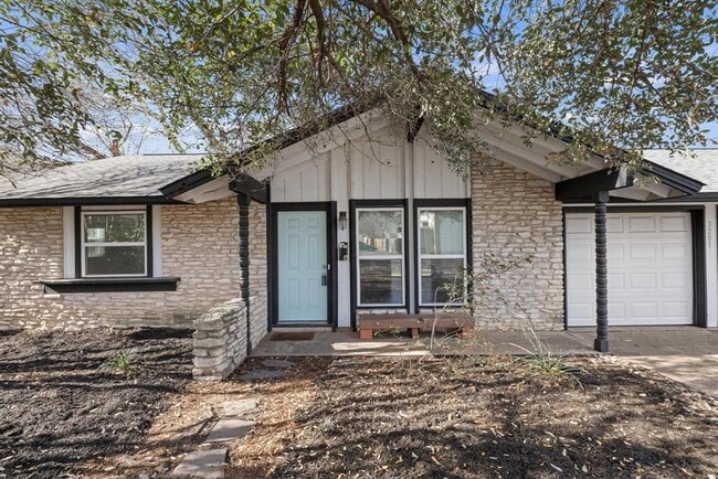 Primary Photo - 3201 Mossrock Dr