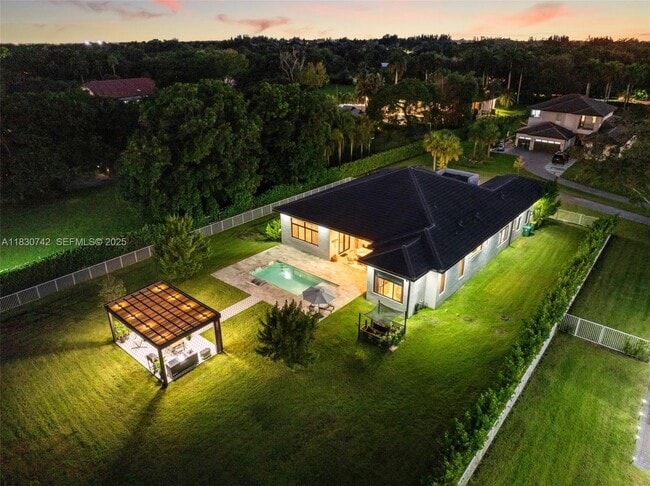 Building Photo - 5000 SW 159th Ave