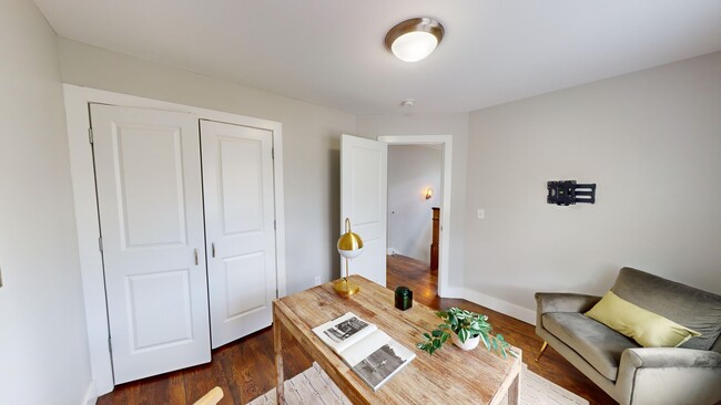 Building Photo - LEASING SPECIAL Charming East Nashville Home!