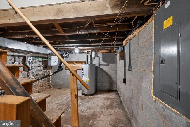Building Photo - 365 N Prune St