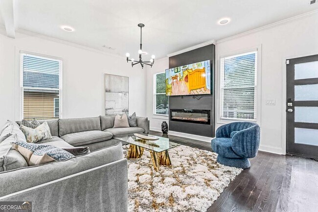 Building Photo - 620 Echo St NW